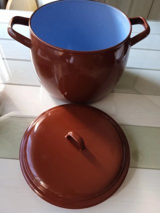 Olla de porcelana marrón