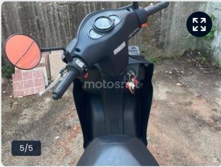 Kymco Scooter Negro