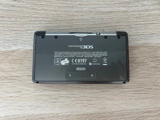 Nintendo 3DS Negra + Tarjeta SD 2GB