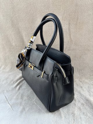 Bolso Negro con Pañuelo Multicolor