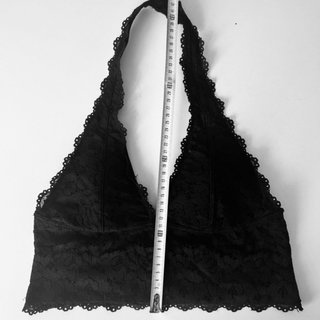Top halter encaje negro