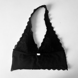 Top halter encaje negro
