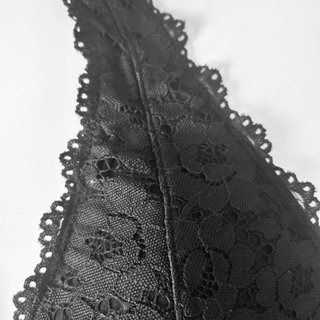 Top halter encaje negro