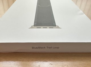 Apple Watch ULTRA 49mm. Blue/Black Trail Loop S/M