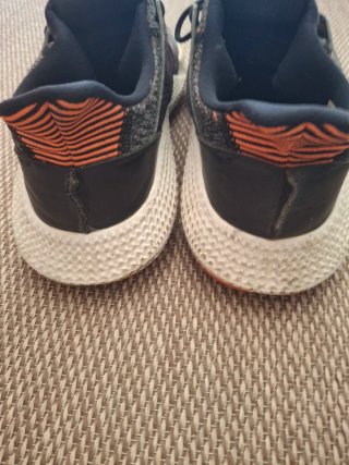 Zapatillas Adidas Grises y Naranjas