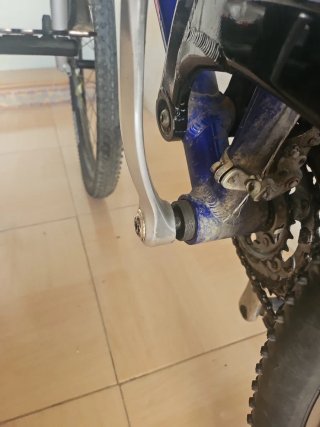 Bicicleta 26 con avería en eje de pedales