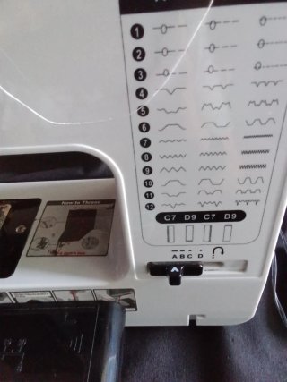 MAQUINA DE COSER ELÉCTRICA DOMESTICA.