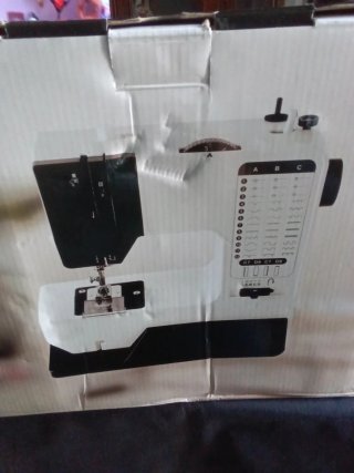 MAQUINA DE COSER ELÉCTRICA DOMESTICA.