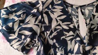 Blusa ZANYA fantasia fiori blu/bianco