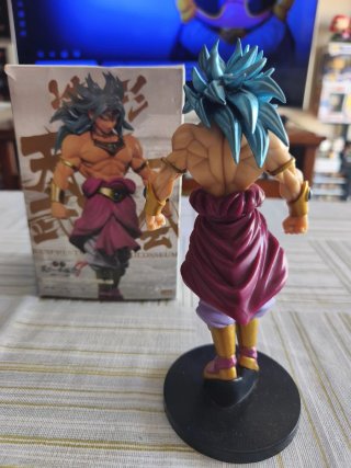 Figura Broly