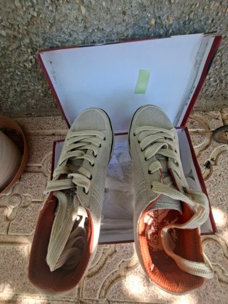 Zapatillas chico beige y marrón