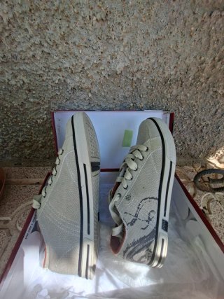 Zapatillas chico beige y marrón