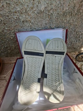 Zapatillas chico beige y marrón
