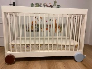 Cuna de madera para bebé + colchón