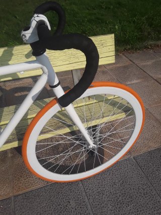 Bicicleta Fixie Blanca, recien montada engrasada.