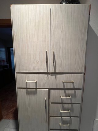 Armario cajonera de madera y plástico