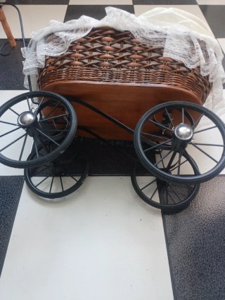 Cochecito de muñecas vintage