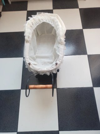 Cochecito de muñecas vintage