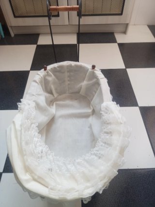 Cochecito de muñecas vintage