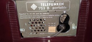 Radio Telefunken portátil Marrón