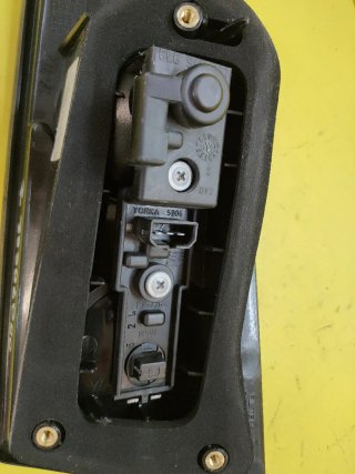 PILOTO TRASERO IZQUIERDO PORTON SEAT IBIZA 6L
