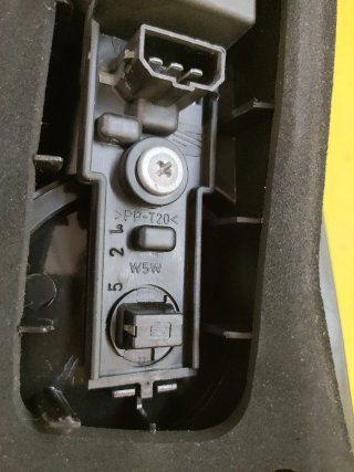 PILOTO TRASERO IZQUIERDO PORTON SEAT IBIZA 6L