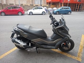 Kymco Scooter Negra y Gris