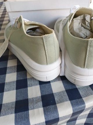 Zapatillas Tela Verde Talla 40 nuevas.