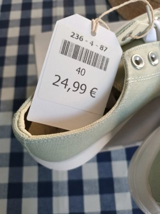 Zapatillas Tela Verde Talla 40 nuevas.