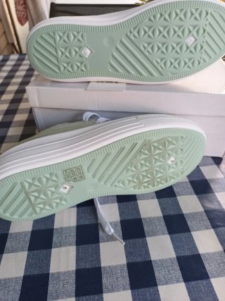 Zapatillas Tela Verde Talla 40 nuevas.