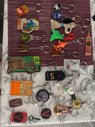 Lote de llaveros antiguos variados