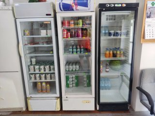Nevera expositora vertical para bebidas