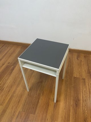 Mesa auxiliar metálica blanca Ikea