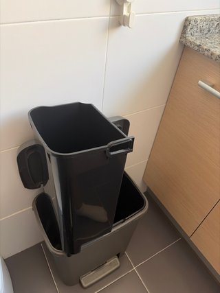 Cubo basura pedal 25L gris 2 compartimentos