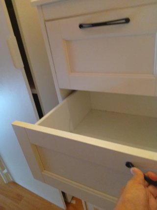 Cajonera de madera blanca