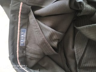 Pantalones de traje negros con pinza