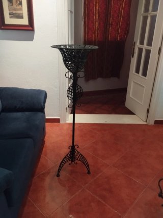 Macetero de forja negro