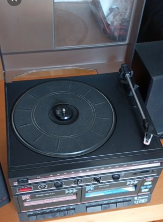Equipo musical compacto tocadiscos y cassette