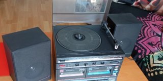 Equipo musical compacto tocadiscos y cassette