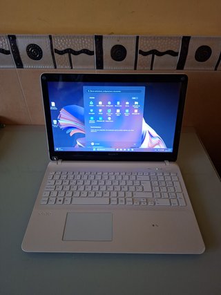 ORDENADOR PORTATIL - PANTALLA TACTIL