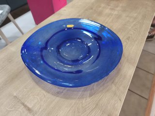 Plato decorativo azul de cristal