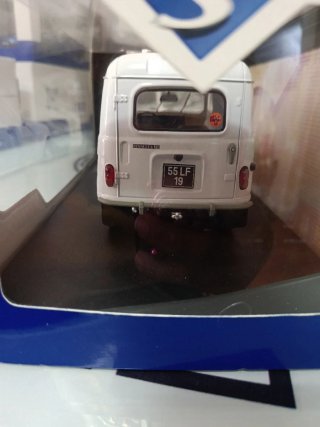 Solido Renault 4L Furgoneta Blanca
