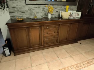 Cómoda de madera con tapa de cristal 2'20 de largo