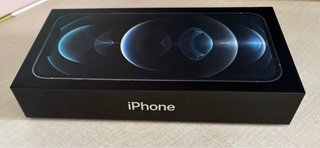 iPhone 12 Pro Max Blanco + Cargador + Fundas