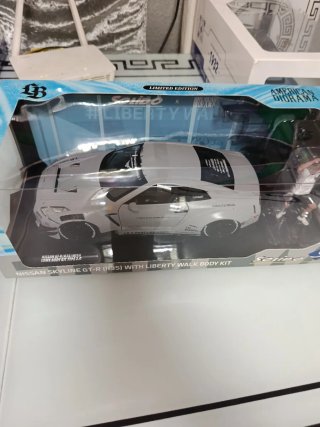 Solido Nissan Skyline GT-R R35 Liberty Walk 1:18