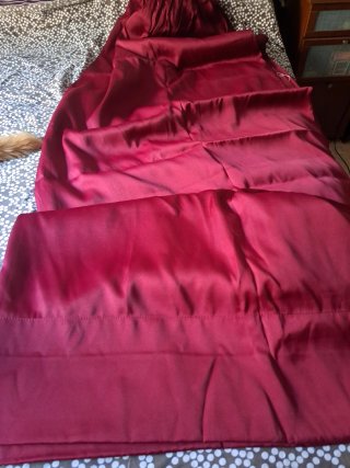 Cortina sin usar 414x245 cm Color rojo granate