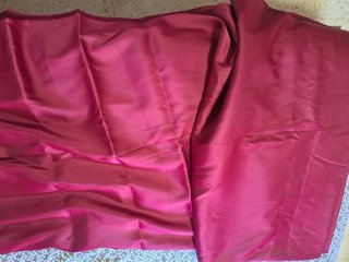 Cortina sin usar 414x245 cm Color rojo granate