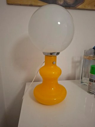 Lampada vintage globo bianco e giallo