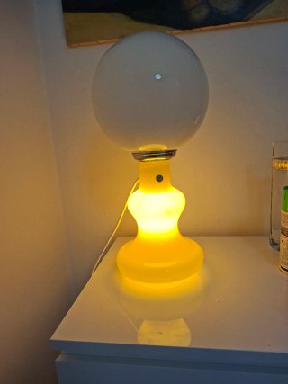Lampada vintage globo bianco e giallo