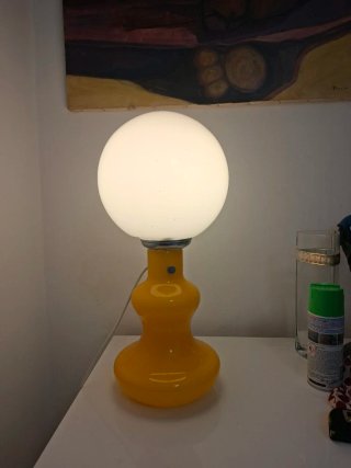 Lampada vintage globo bianco e giallo
